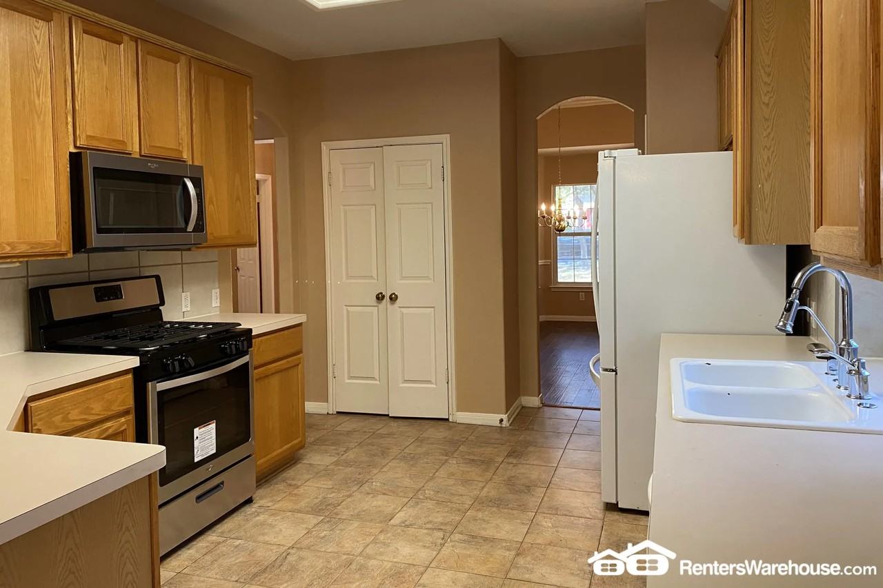 15821 W Dorman Dr - Photo 2 of 15