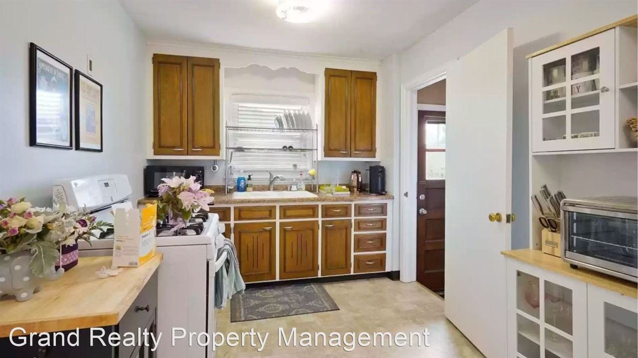 1749 1749/1751 Ford Parkway - Photo 3 of 12