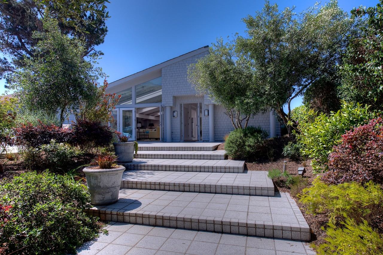 182 Seadrift Rd - Photo 2 of 10