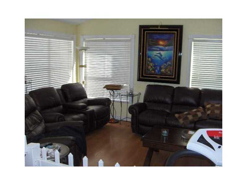 9232 Arborwood Cir - Photo 3 of 8