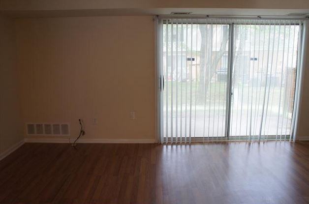 1010 Oaklyn Ct - Photo 3 of 18