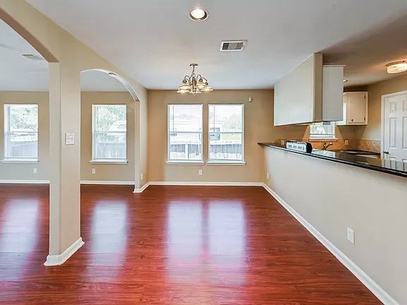 5129 Jezebel St - Photo 2 of 10
