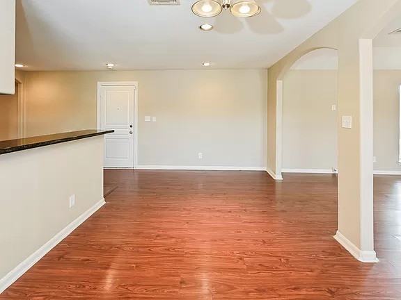 5129 Jezebel St - Photo 3 of 10