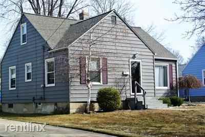 300 Alten Ave NE - Photo 2 of 7