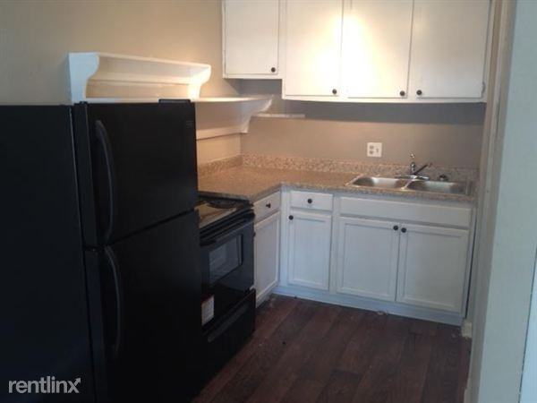 Essex Square - Photo 3 of 20