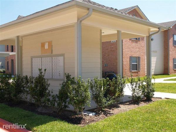 FM 1097 Rd - Photo 2 of 12