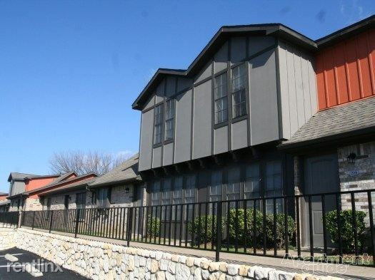 W Pioneer Pkwy - Photo 3 of 9