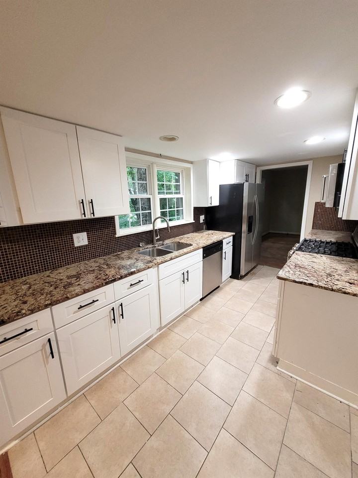 5584 Benton Woods Dr #1 - Photo 5 of 21