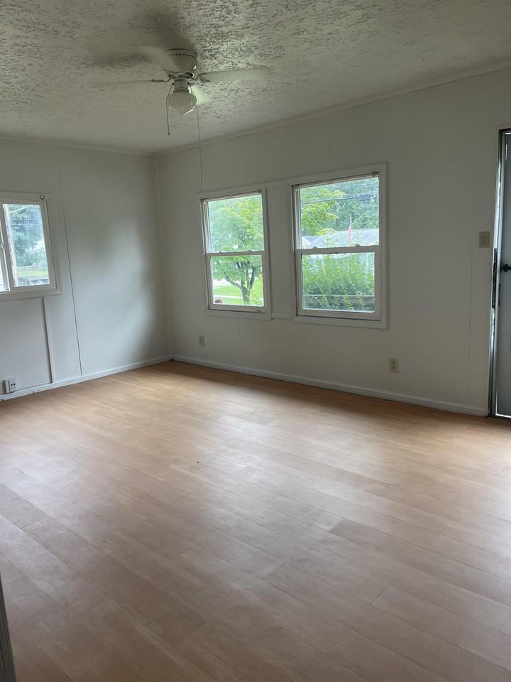 887 Kickapoo Ave #1 - Photo 4 of 9