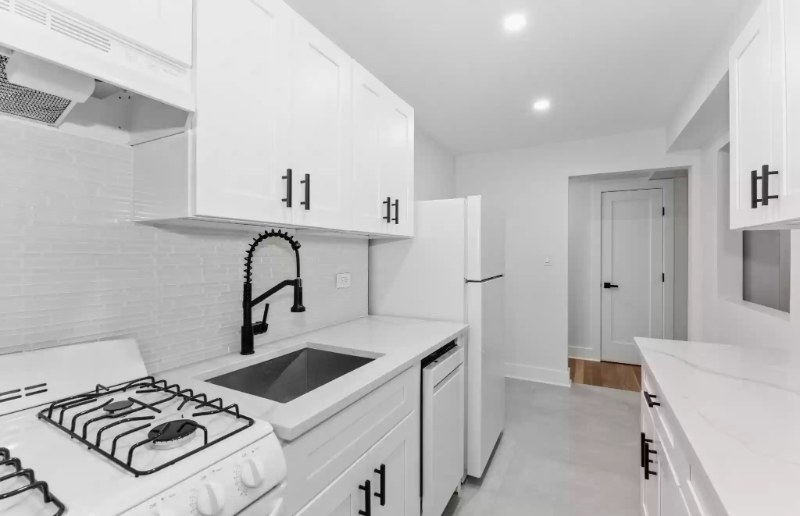 3751 86th St - Photo 2 of 5