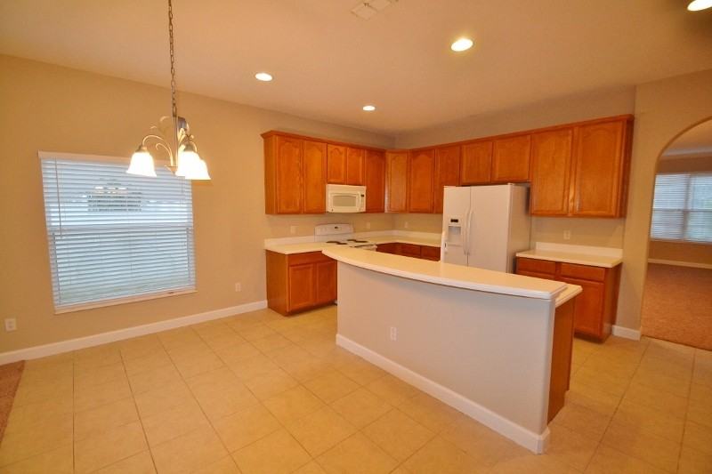 5054 Legacy Oaks Dr - Photo 3 of 11