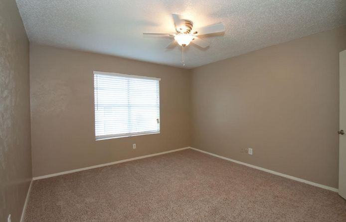 7456 N College Cir 201J - Photo 3 of 23