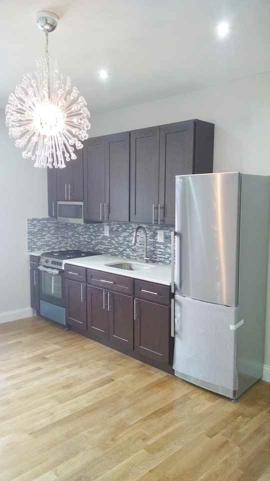 320 Empire Blvd #2M - Photo 2 of 14