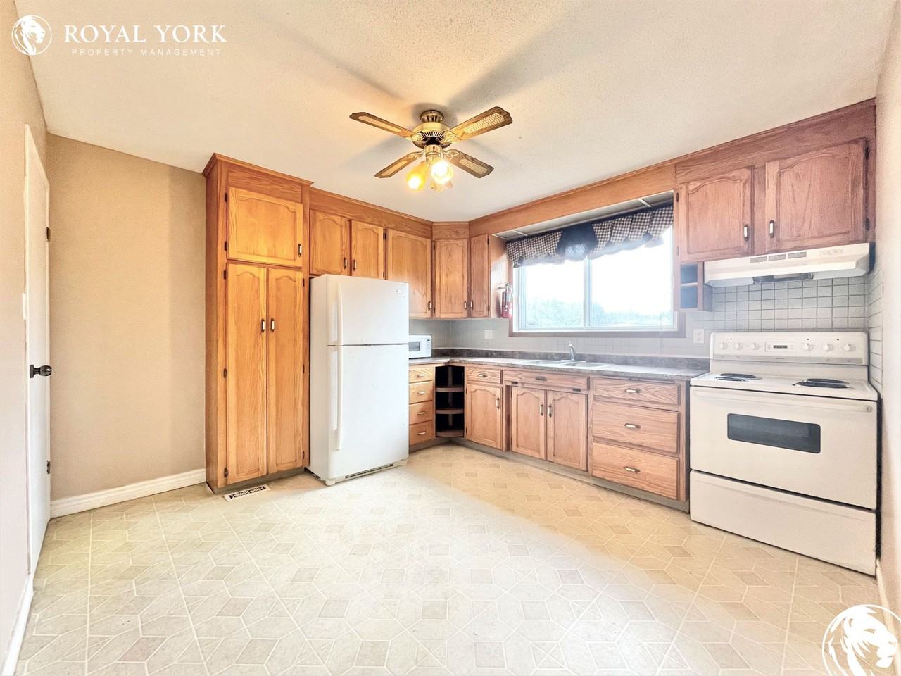 257 Thorncrest Dr - Photo 2 of 43