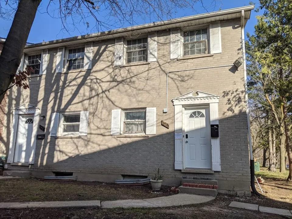 [Month to Month] Must apply at UWCorner com 147 Westcourt Place