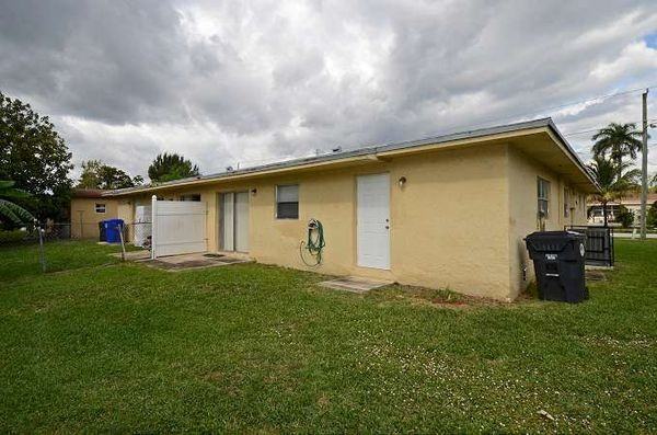 6850 SW 18th Ct - Photo 3 of 27