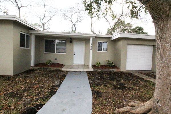 300 NW 196th St - Photo 2 of 16