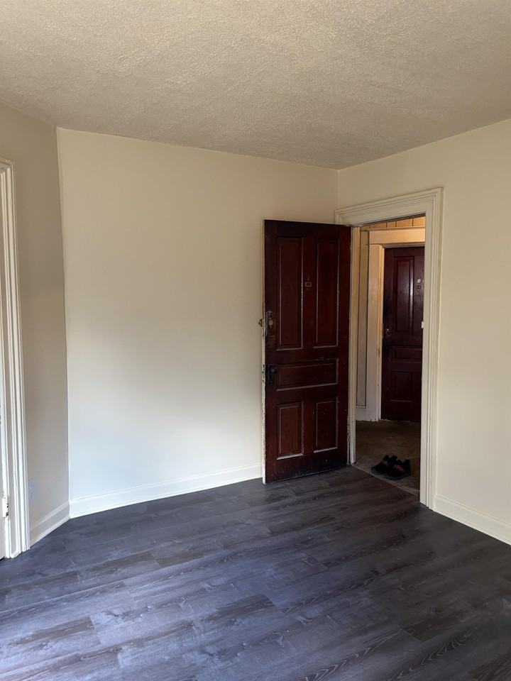 408 West Ionia StreetApt 5 #5 - Photo 3 of 7