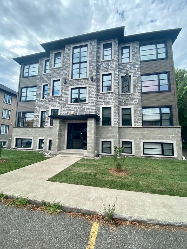 30 8e Avenue C Apartments 30 8e Avenue, DeuxMontagnes, QC J7R 3J4