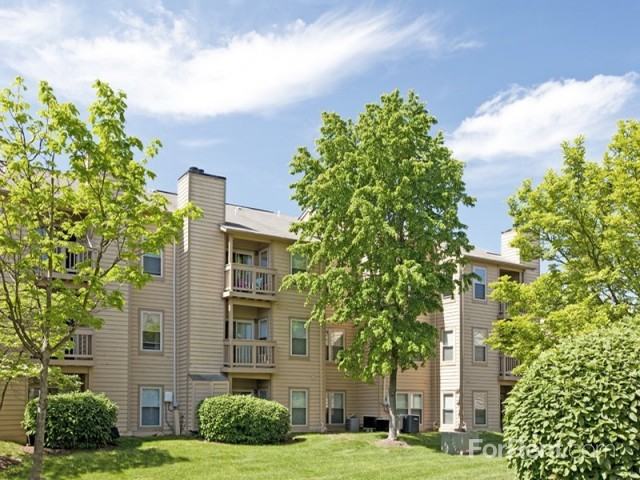 Shenandoah Crossing Apartment Homes - Photo 2 of 27