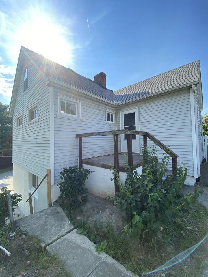 18531 Glenfield Rd #2 - Photo 2 of 15