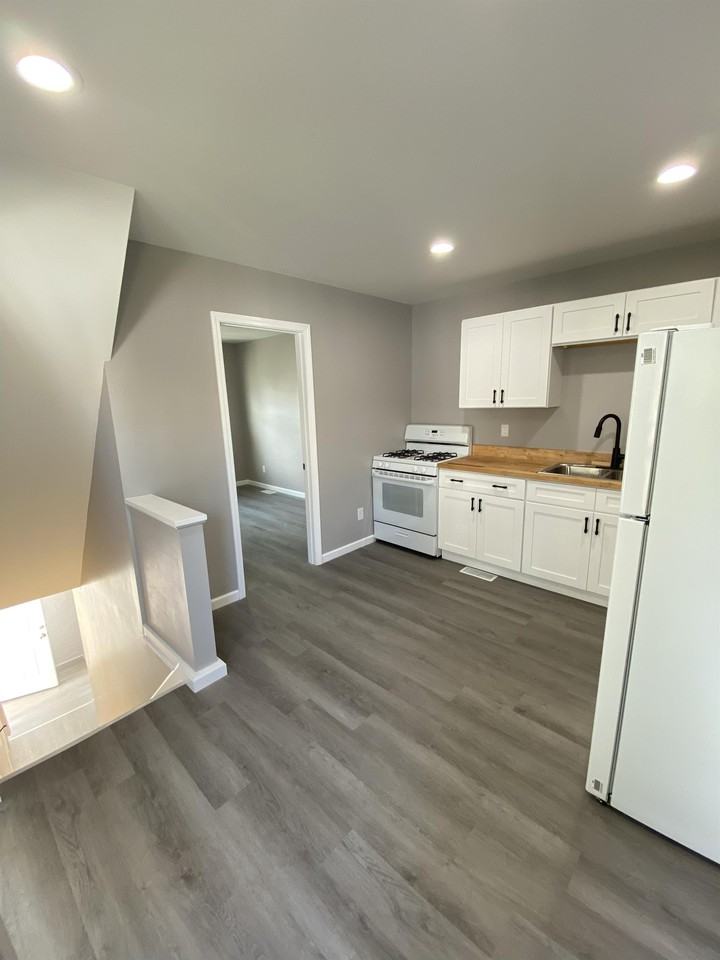 18531 Glenfield Rd #2 - Photo 3 of 15