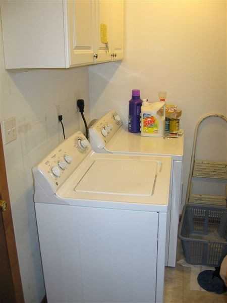 220 Oak St - Photo 3 of 6