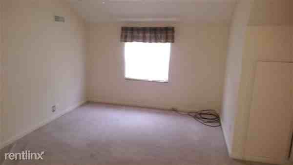 7309 Wayne Rd - Photo 3 of 5