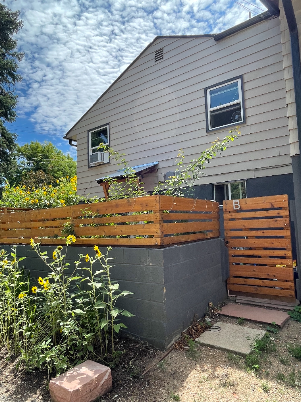 2531 9th St #B - Photo 4 of 19