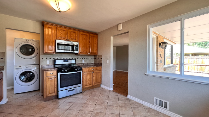 3205 Olive St - Photo 3 of 14