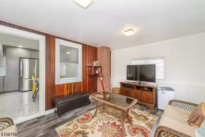 188 Luddington Ave - Photo 3 of 11