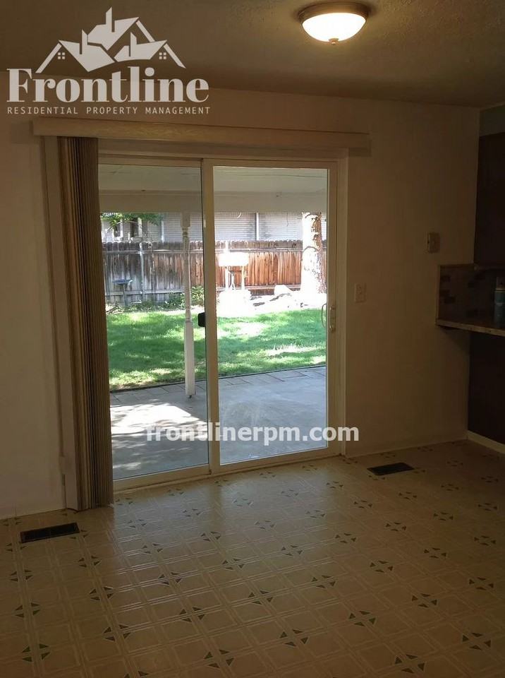 8302 W Bloomfield Dr - Photo 3 of 8