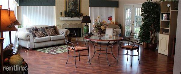 Sycamore - Photo 2 of 9