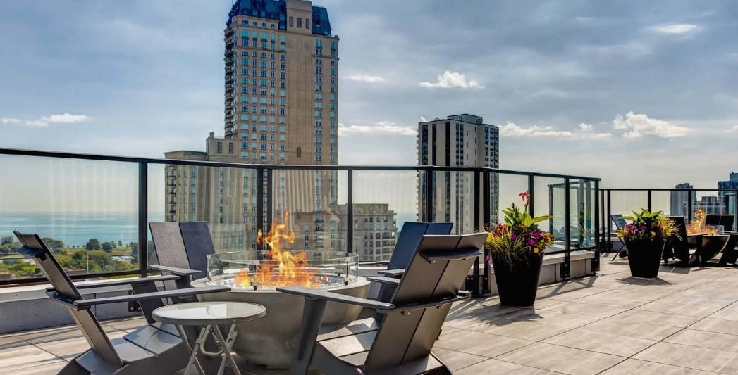 2555 N Clark St - Photo 2 of 3