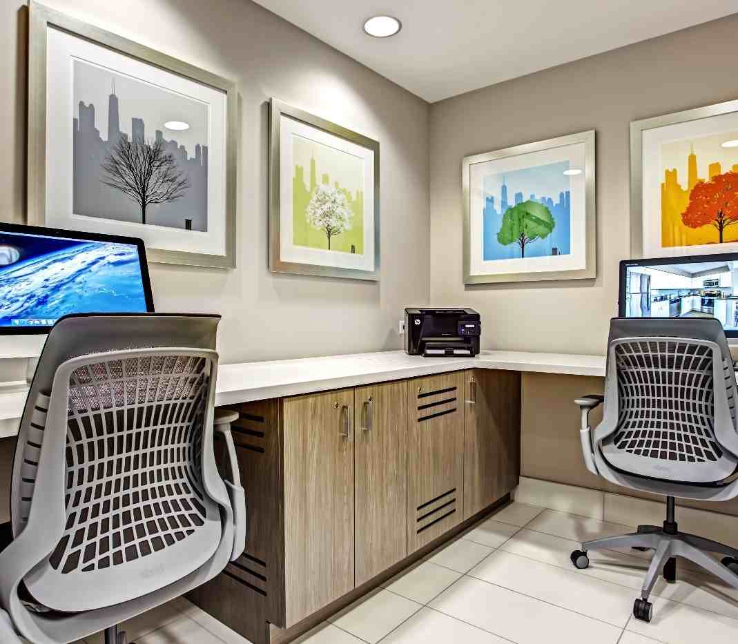 2555 N Clark St - Photo 3 of 3