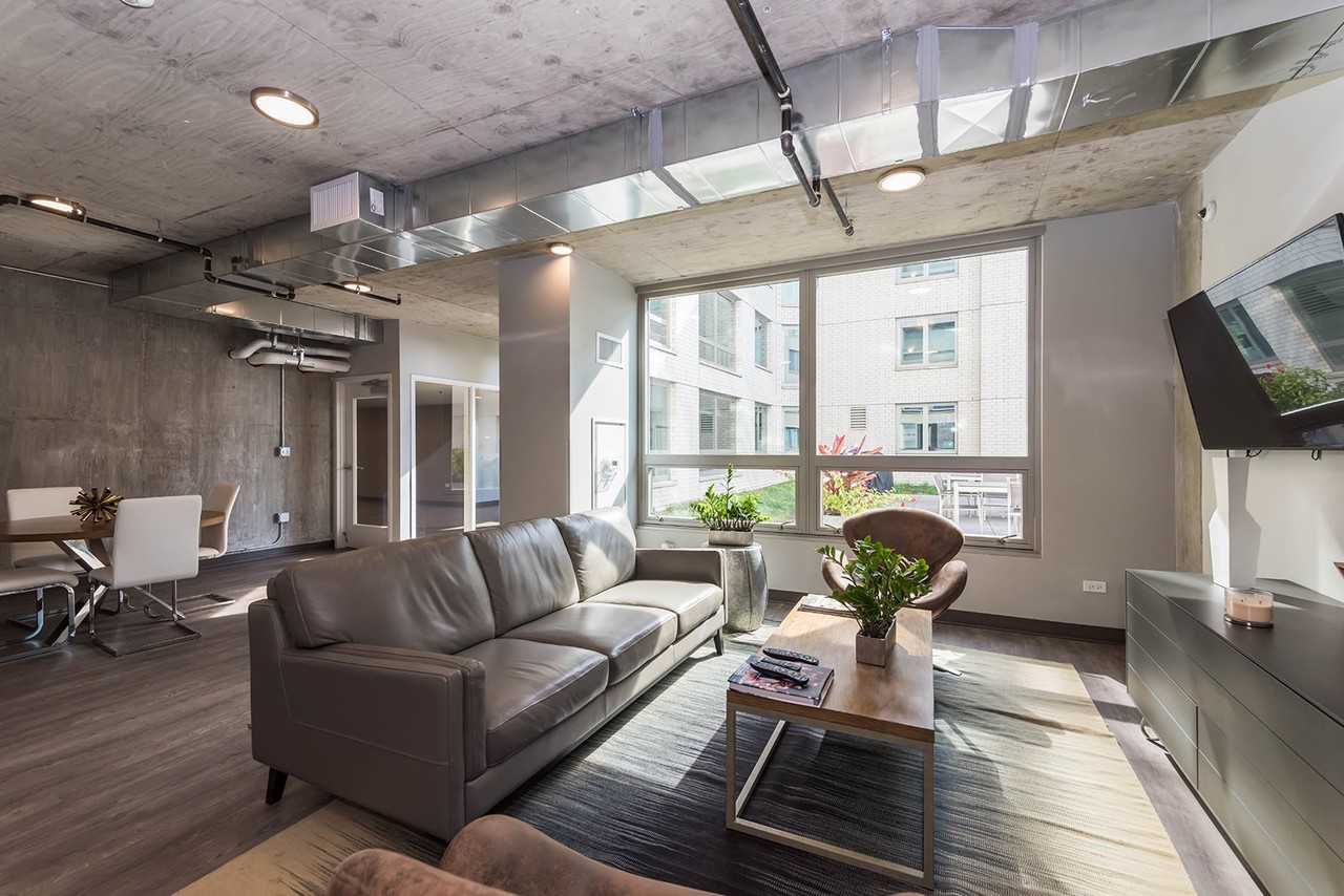 3218 N Clark St #1-1 - Photo 7 of 13