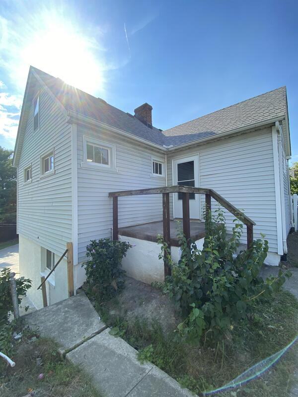 18531 Glenfield Rd - Photo 2 of 15
