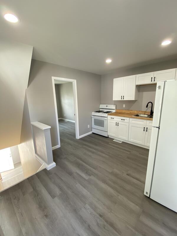18531 Glenfield Rd - Photo 3 of 15