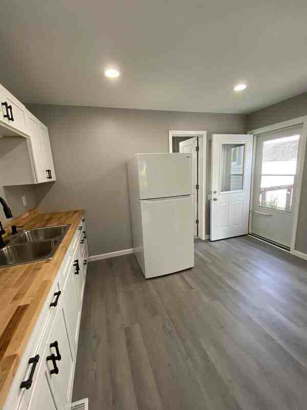 18531 Glenfield Rd - Photo 6 of 15