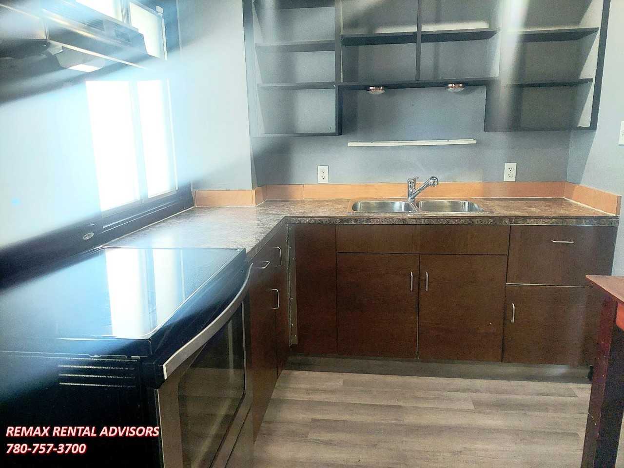 11729 86 St Nw - Photo 3 of 20