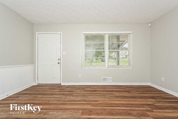1922 Amberwood Ct - Photo 2 of 15