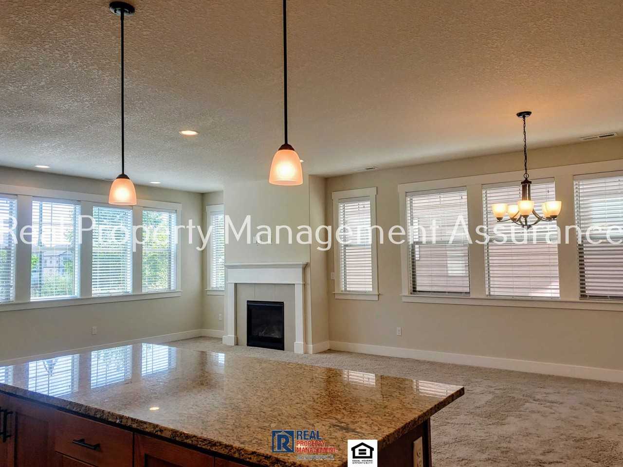 15079 Northwest Rossetta Street - Photo 4 of 32