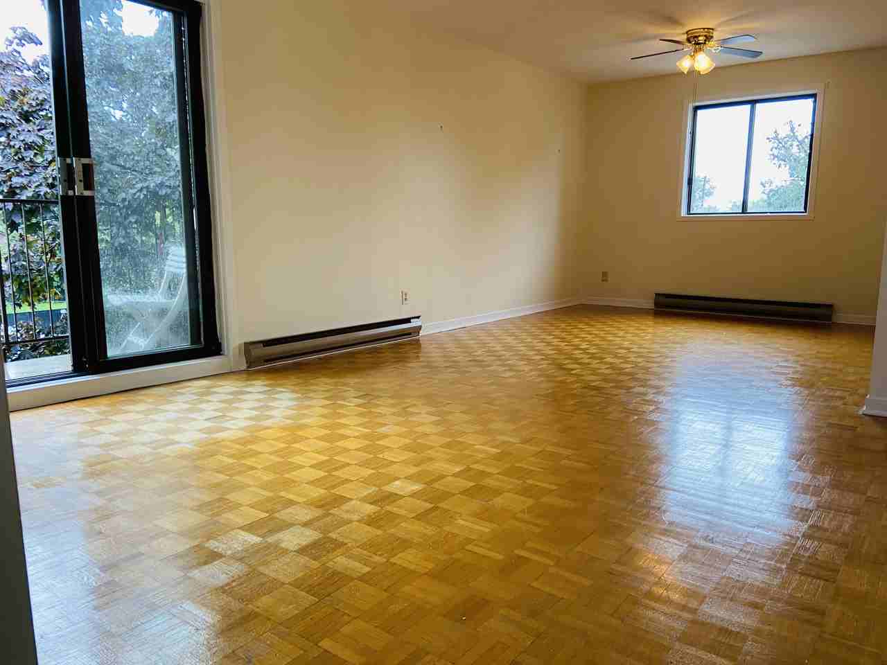 999 Rue Sainte-Hélène - Photo 2 of 8