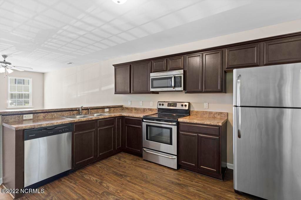 110 Virginia's Landing Court - Photo 3 of 6