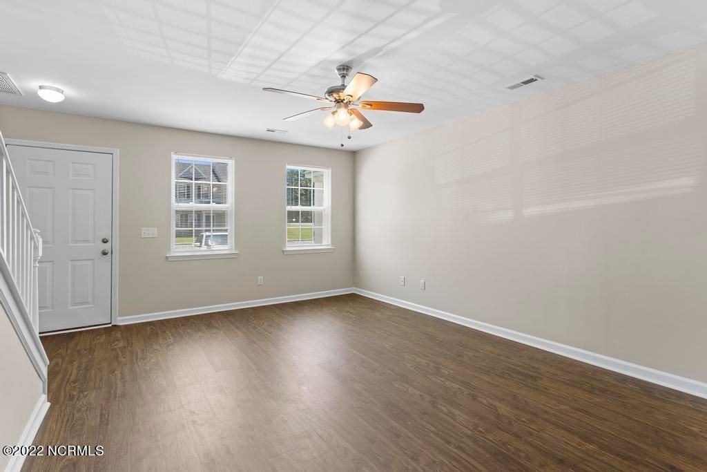 110 Virginia's Landing Court - Photo 2 of 6