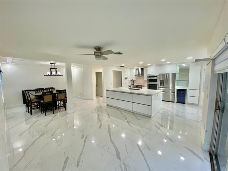 109 Gables Boulevard - Photo 3 of 15