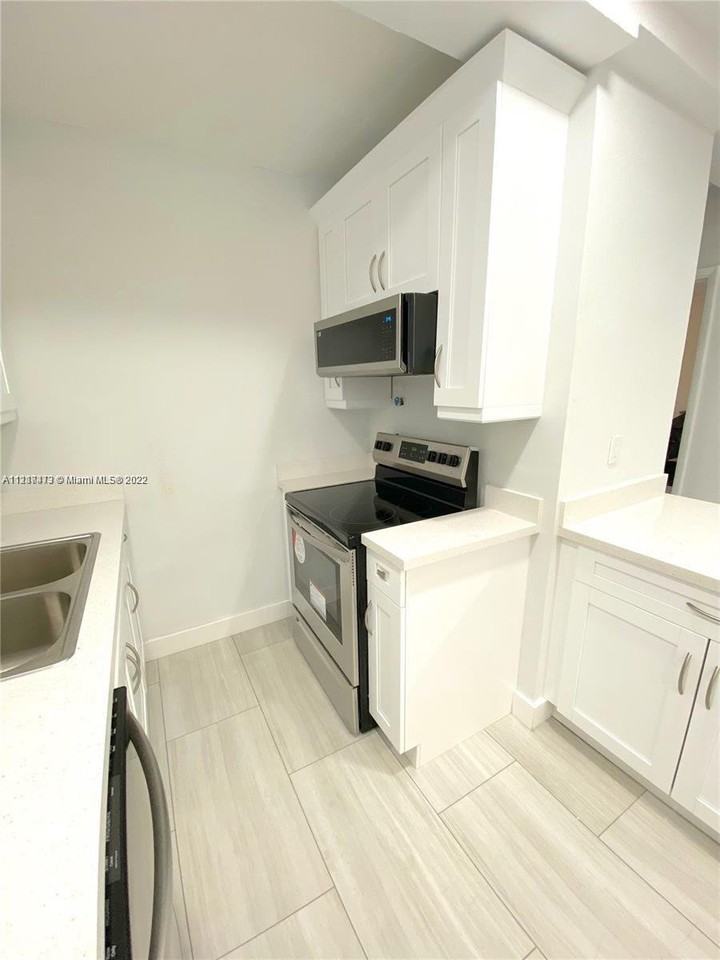 Byron Dr - Photo 3 of 6