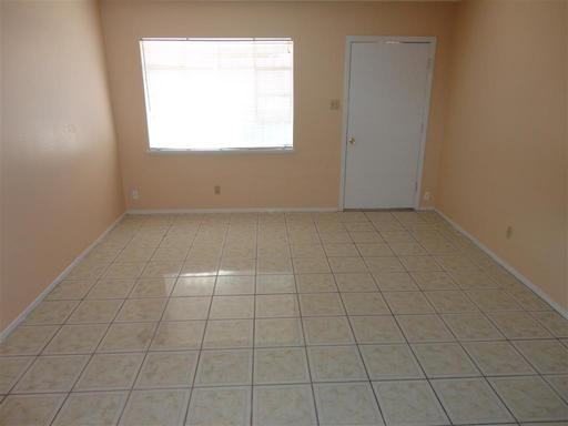 5700 Macon Ln - Photo 3 of 25