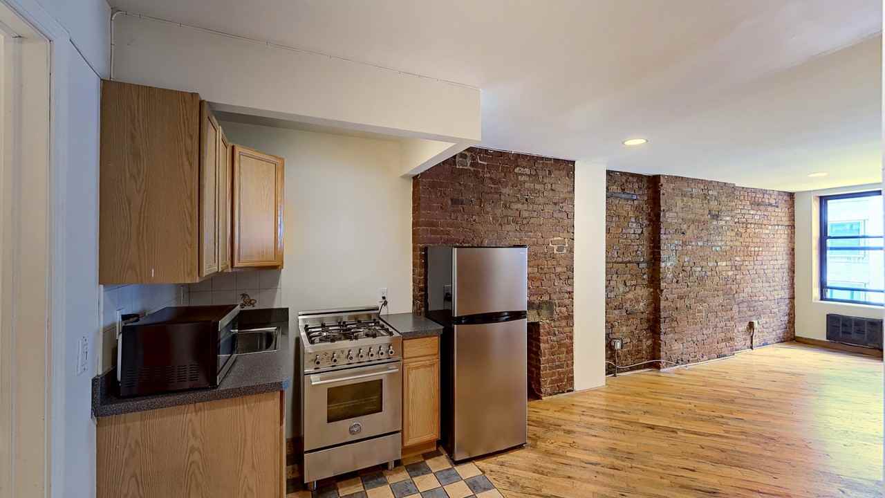 120 Orchard Street - Photo 4 of 10
