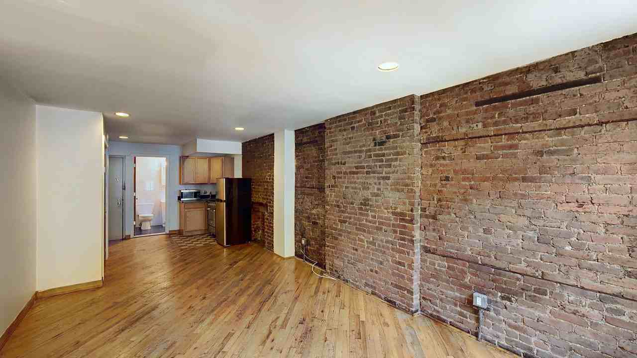 120 Orchard Street - Photo 5 of 10